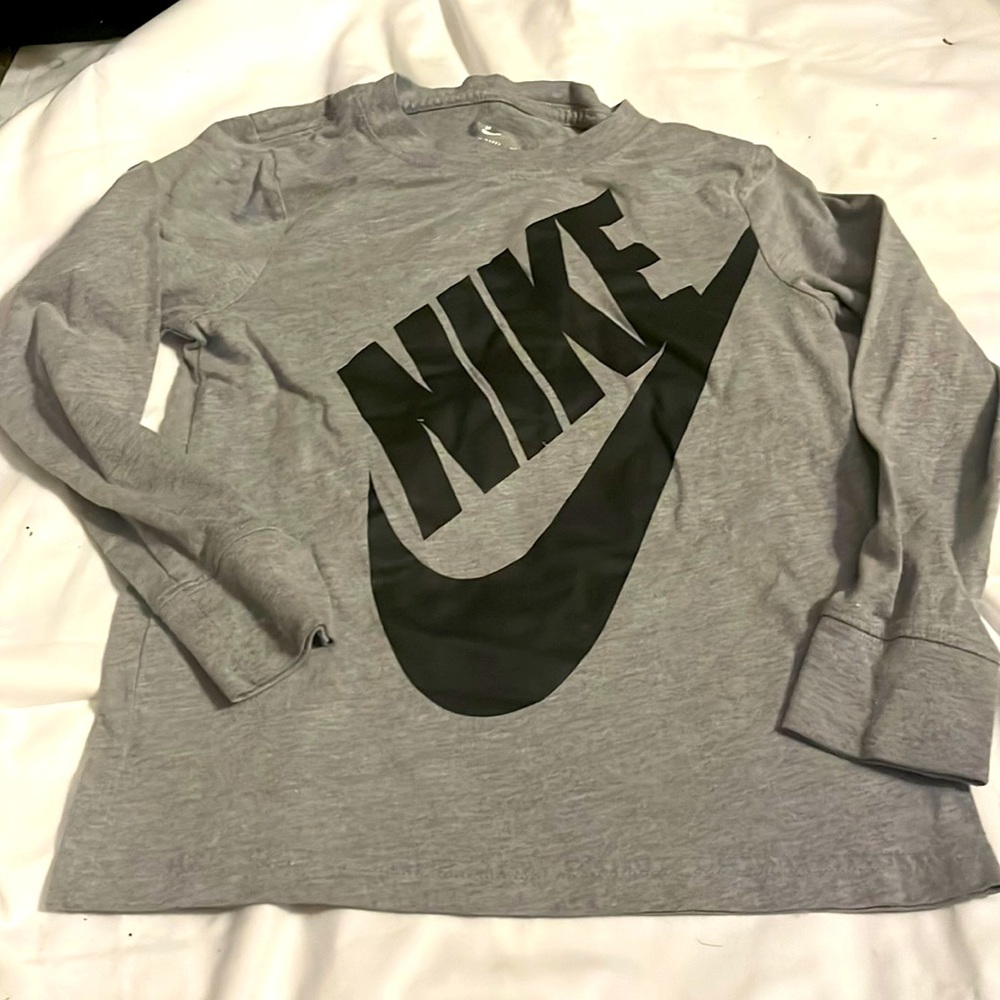 The NIKE TEE BNWOT